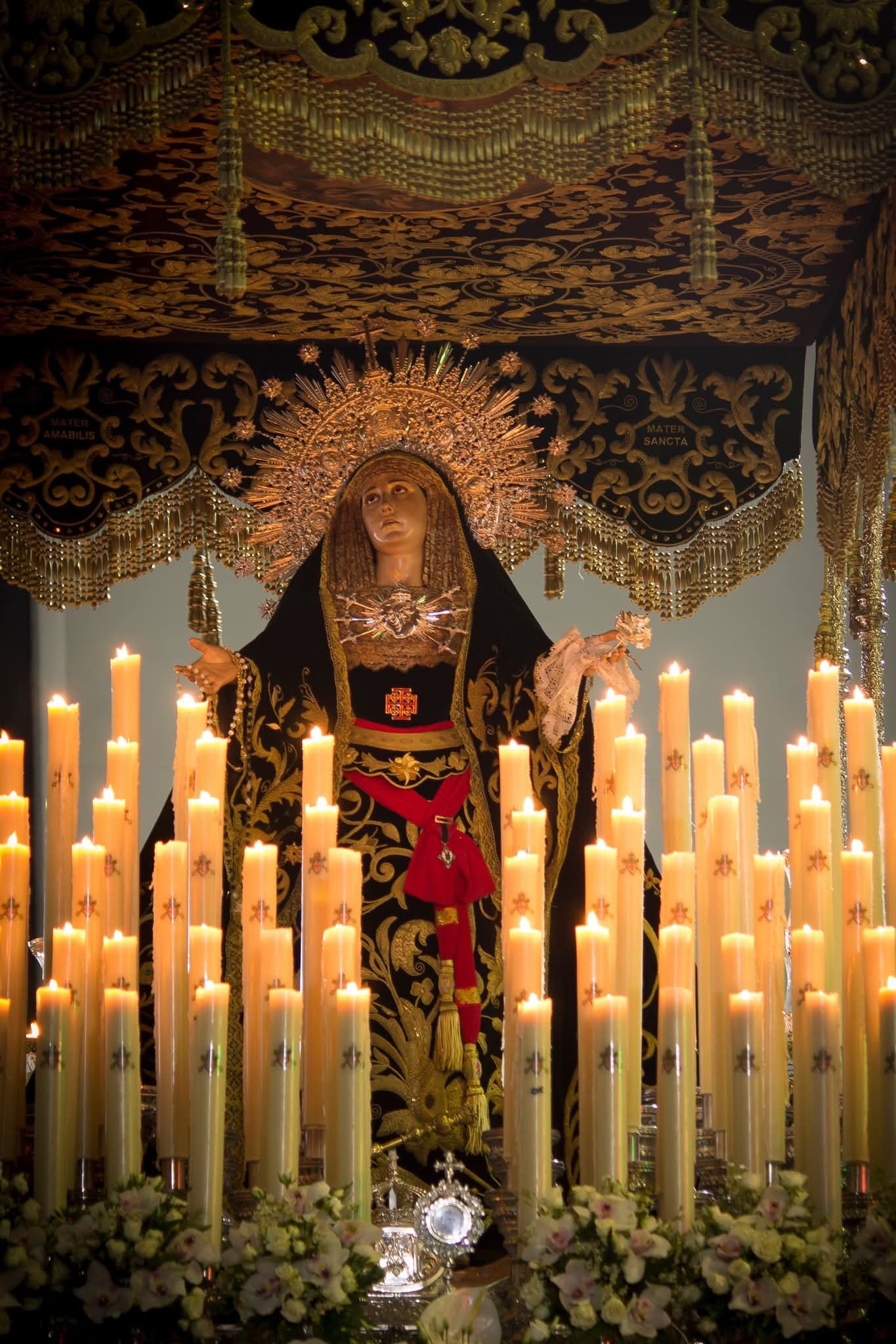 Nuestra Señora de la Soledad en su paso de palio